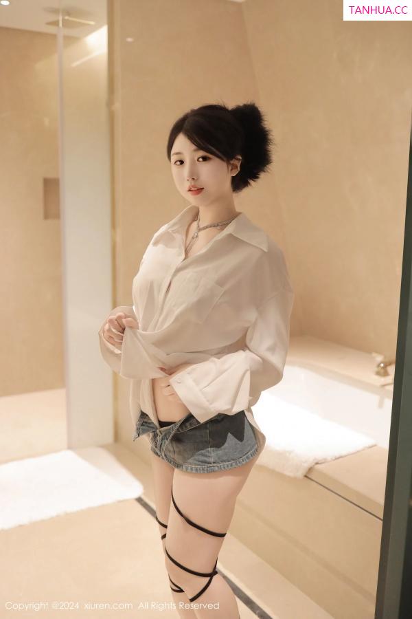   [XiuRen]高清写真图 2024.04.16 No.8400 陈小花 美胸性感第3张图片